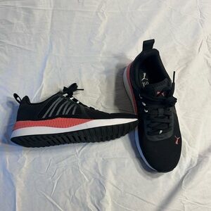 Puma sneakers. Size 8. Great condition!